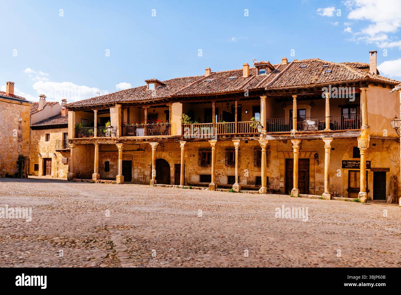 La piazza principale di Pedraza. Plaza Mayor. Pedraza, Segovia, Castilla y León, Spagna, Europa Foto Stock