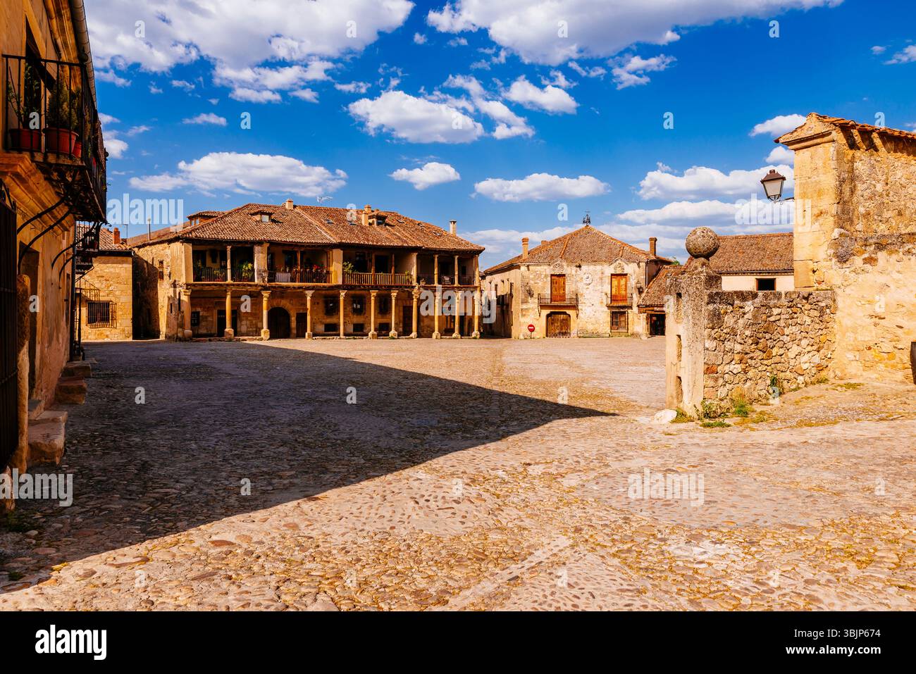 La piazza principale di Pedraza. Plaza Mayor. Pedraza, Segovia, Castilla y León, Spagna, Europa Foto Stock