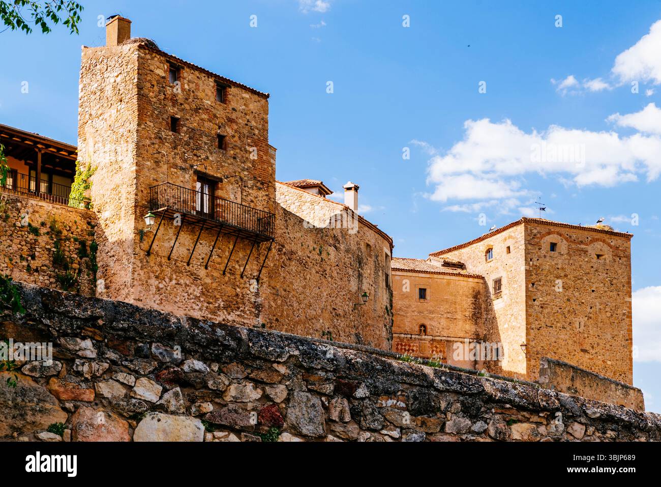 Il villaggio collinare di Pedraza, Segovia, Castilla y León, Spagna, Europa Foto Stock