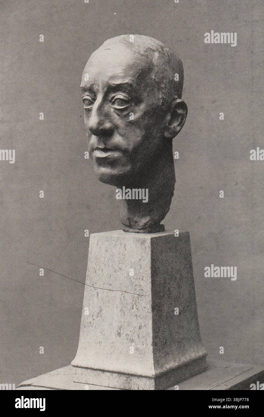 "Bronzebüste Henry Van de Velde" (1913 circa) di Georg Kolbe è un busto in bronzo del famoso artista belga Henry Van de Velde. La scultura mette in evidenza l'abilità di Kolbe nel catturare con precisione le caratteristiche del soggetto e concentrarsi sull'espressione facciale. Foto Stock