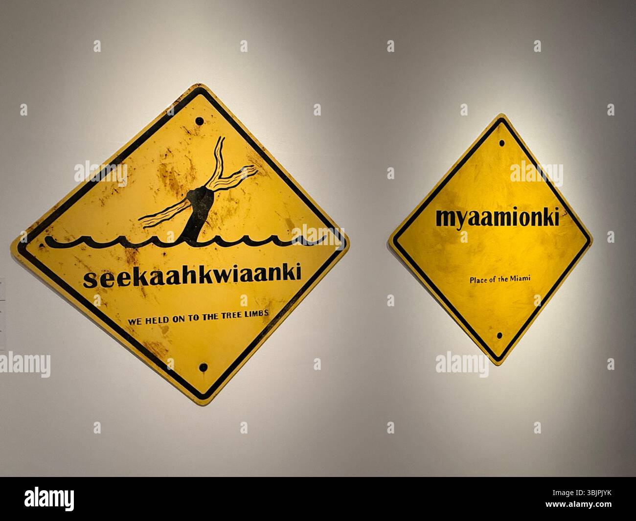 Parole di Miami su un cartello, Eiteljorg Museum of American Indians and Western Art, Indianapolis, Indiana, USA Foto Stock