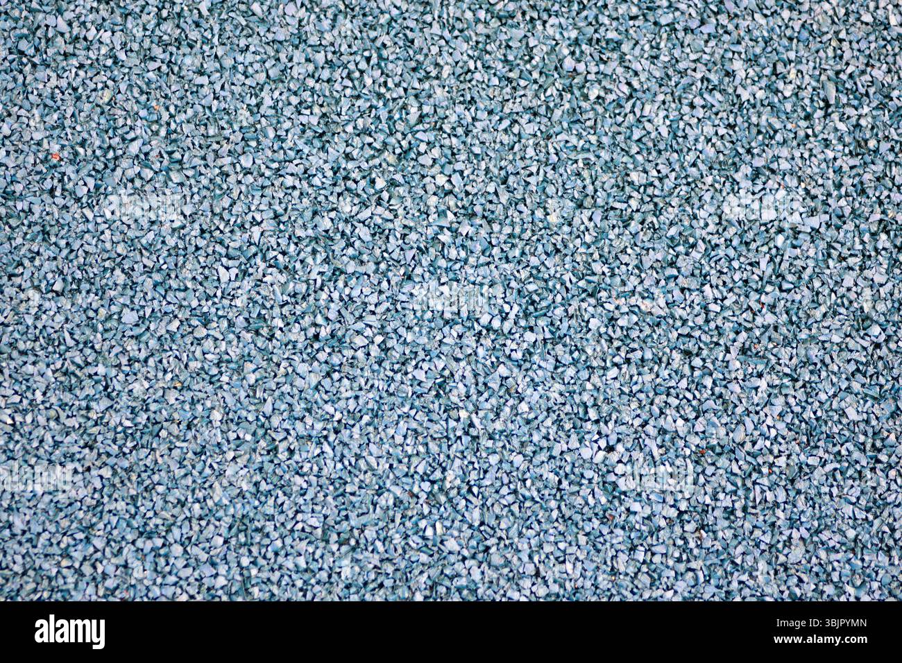 Primo piano con rivestimento in gomma blu per campi sportivi. Superficie di fondo per pavimentazione del parco giochi. Foto Stock
