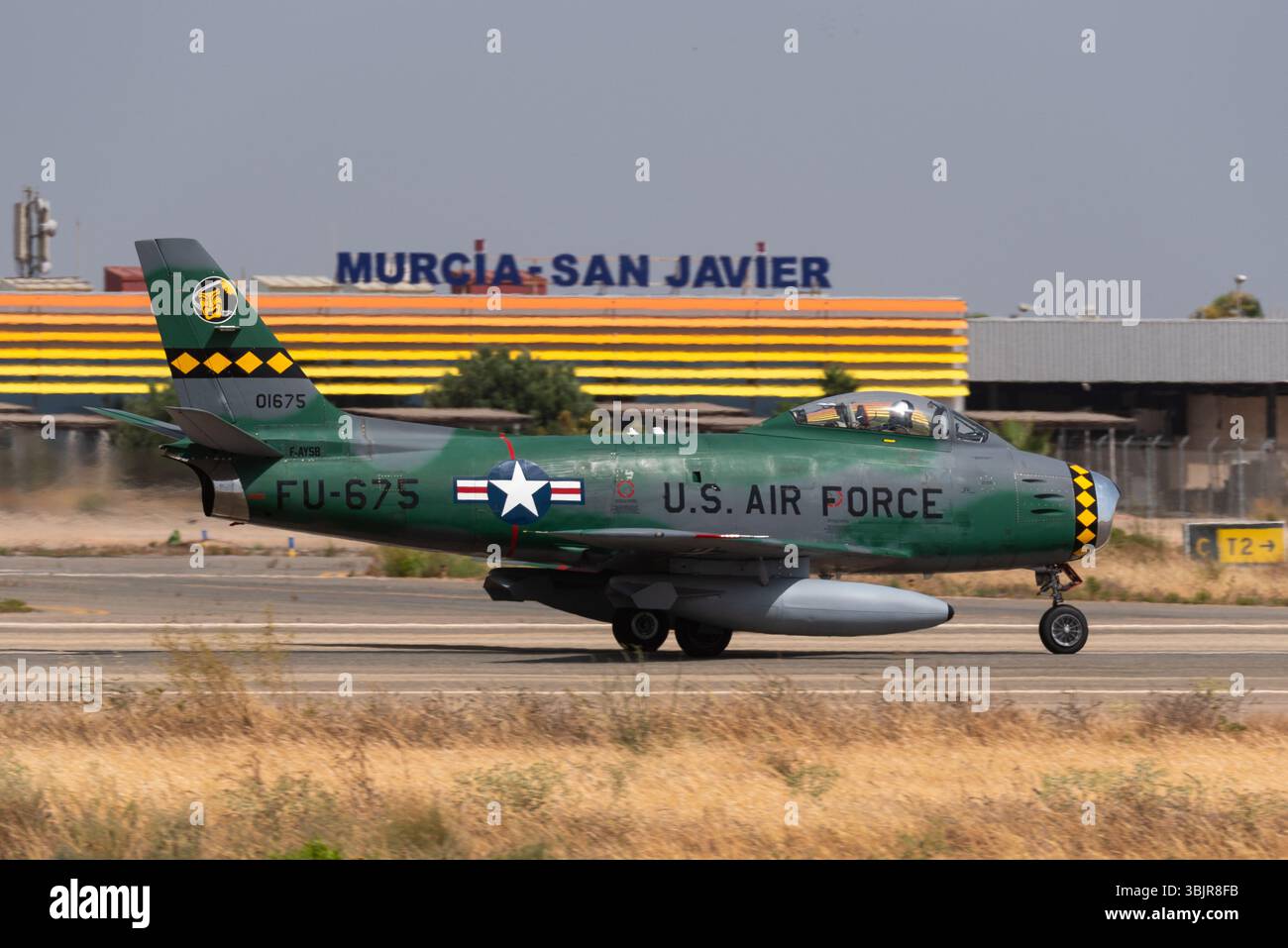 Canadair CL-13B Sabre 6 versione del North American F-86 Sabre jet d'epoca presso l'aeroporto di Murcia San Javier, Murcia, Spagna. Base aerea militare Foto Stock