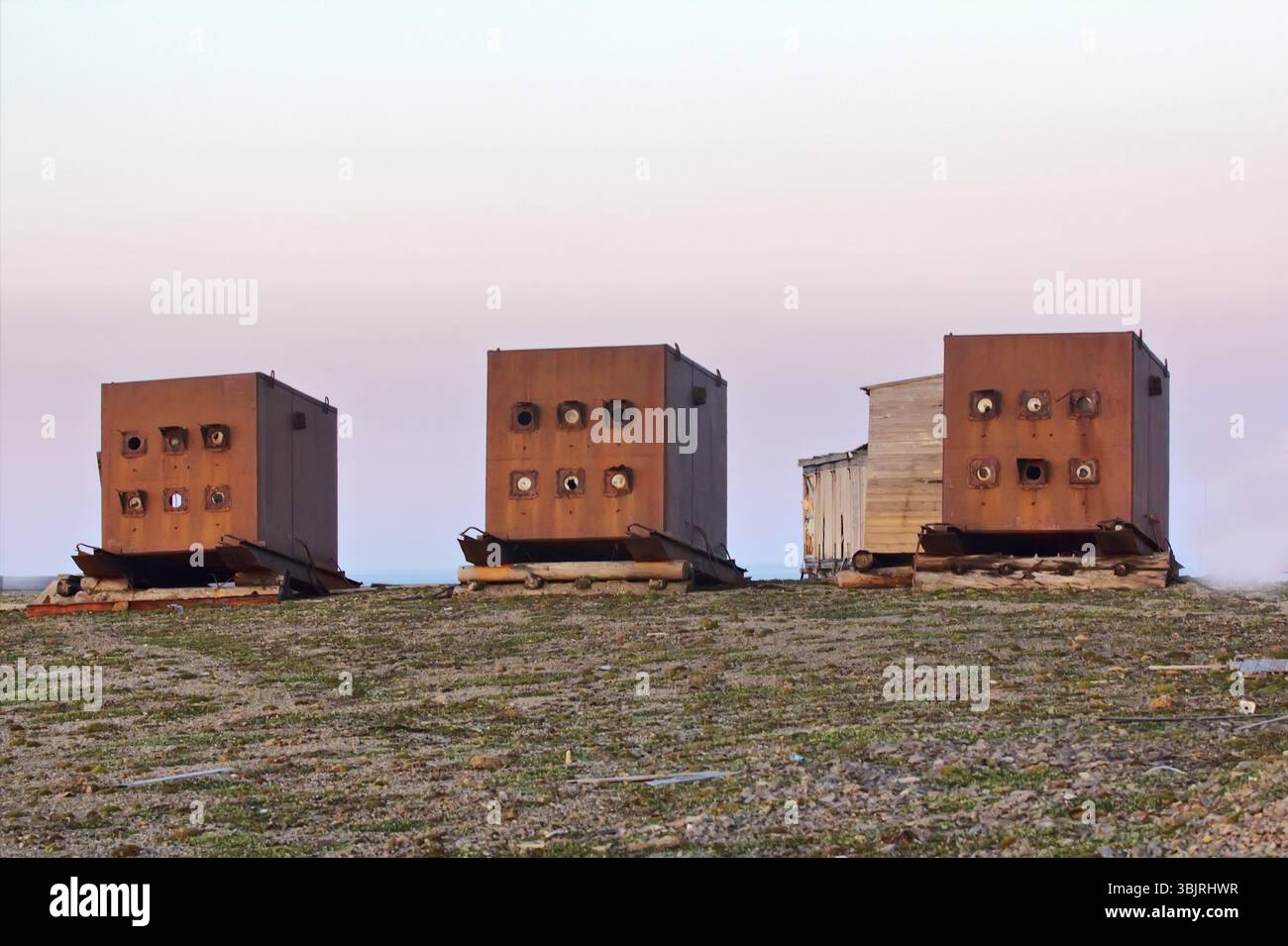 Bunker in acciaio (casematati blindati) per test strumentali, onde d'urto, radiazioni luminose, radiazioni durante l'esplosione della bomba atomica. sito atomico sulla Foto Stock