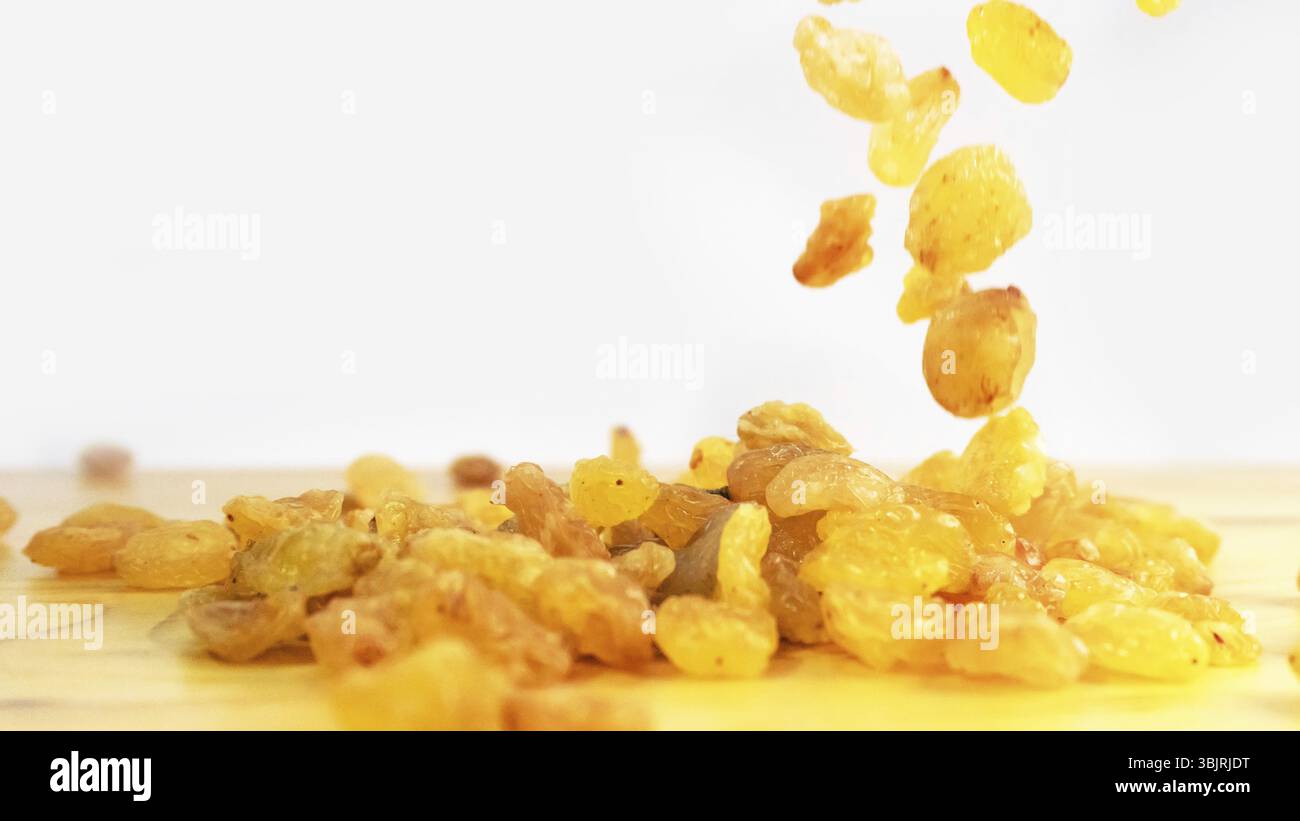 Anche uva secca guardare molto succosa e attraente in versione macro. Frutta secca frutta disidratata) come variante dello stoccaggio a lungo termine e del commercio della frutta. Foto Stock