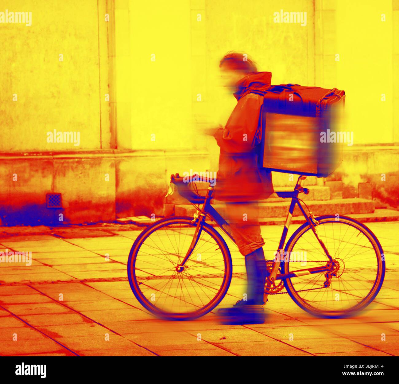 Termocamera high-tech. Le persone e le strade sono rintracciate dalla distribuzione della temperatura della superficie studiata (giorno e notte). Giorno di sole consegna-cyc Foto Stock