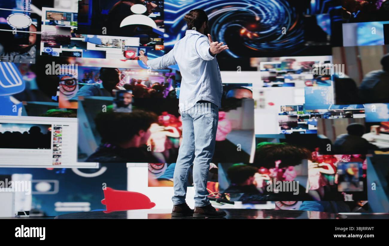 Un adulto inarrestabile gestisce le notifiche mobili e la narrazione visiva, coinvolgendo le tendenze sociali e mostrando creatività e impatto nel mondo digitale. Voce del marchio. Telecamera B.. Foto Stock