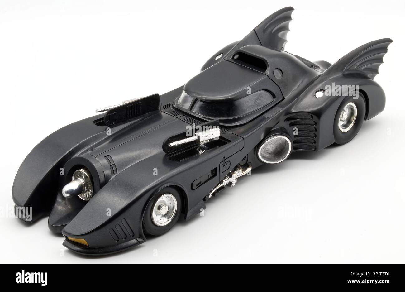 Replica Batmobile del film Batman, isolata su sfondo bianco Foto Stock