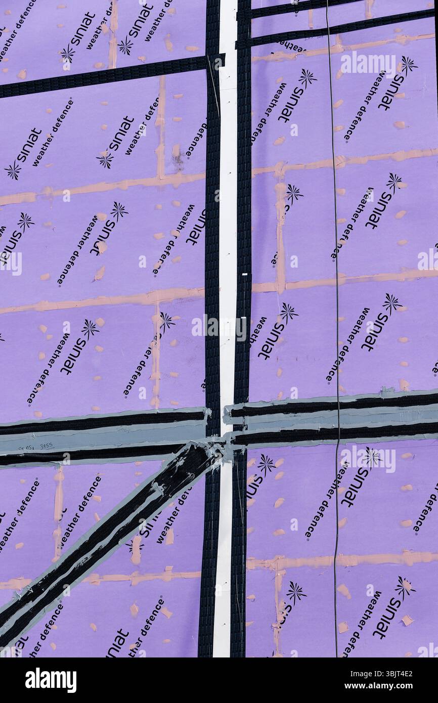Sviluppo di edifici del centro civico di Radcliffe con pannelli di supporto per la difesa contro le intemperie installati, rigenerazione del centro città a radcliffe lancashire regno unito Foto Stock