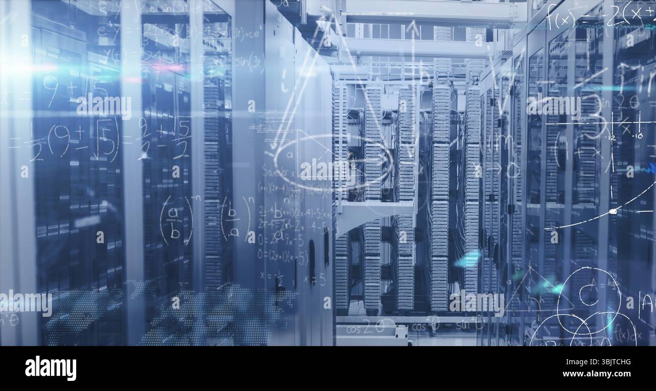 Visualizzazione di cluster di rack server che elaborano i dati nella corsia del data center, con LED lampeggianti Foto Stock