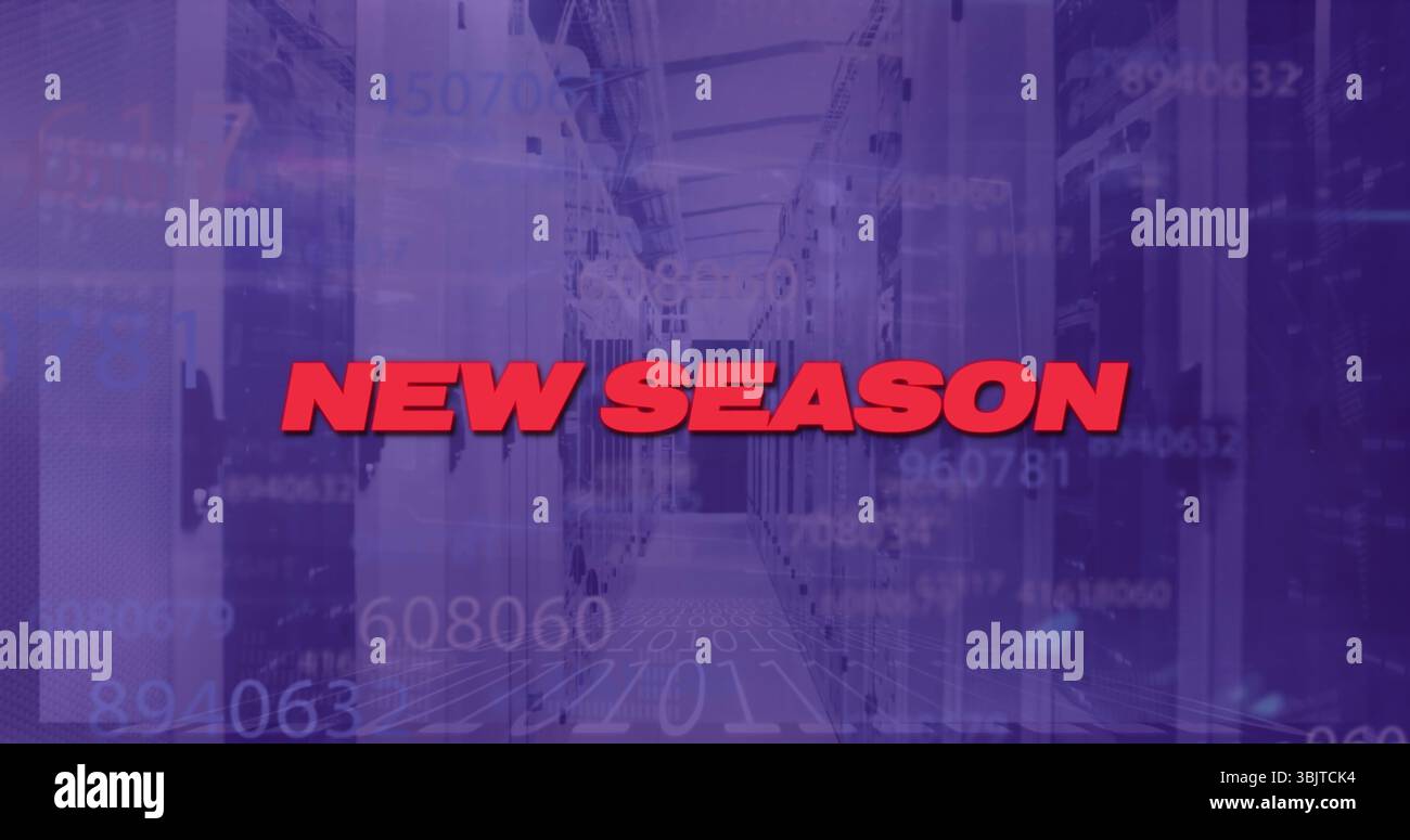 Visualizzazione del testo rosso DELLA NUOVA STAGIONE che passa con il mouse sui rack server, sovrapposizioni numeriche nel corridoio del data center Foto Stock