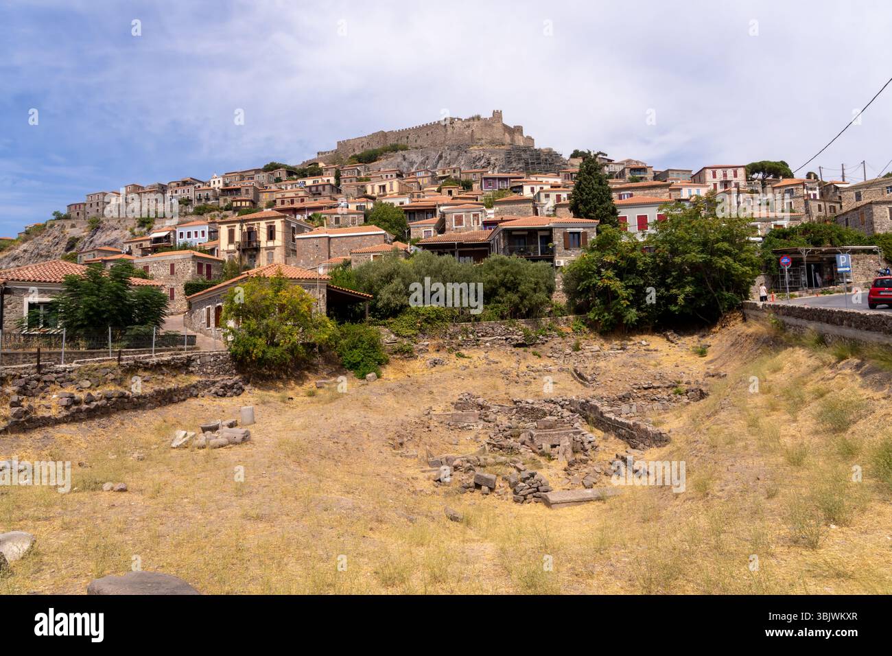 Grecia MOLYVOS, ISOLA DI LESBO, GRECIA veduta di Molyvos Foto Stock