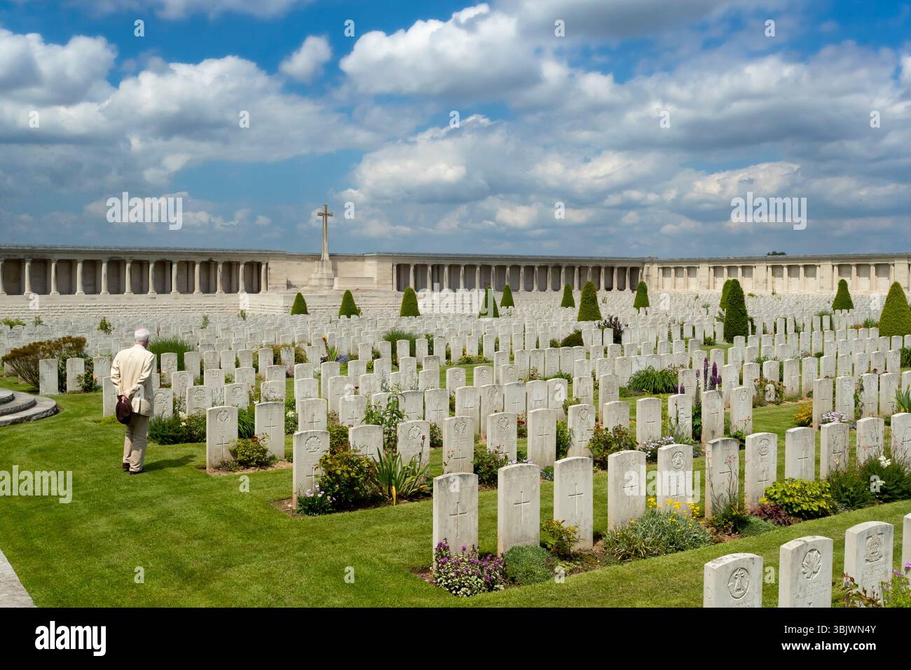 Ovillers-la-Boisselle (Francia settentrionale): Il Pozières Memorial, un cimitero della Commonwealth War Graves Commission n che 2.758 soldati del Commonwealth ar Foto Stock