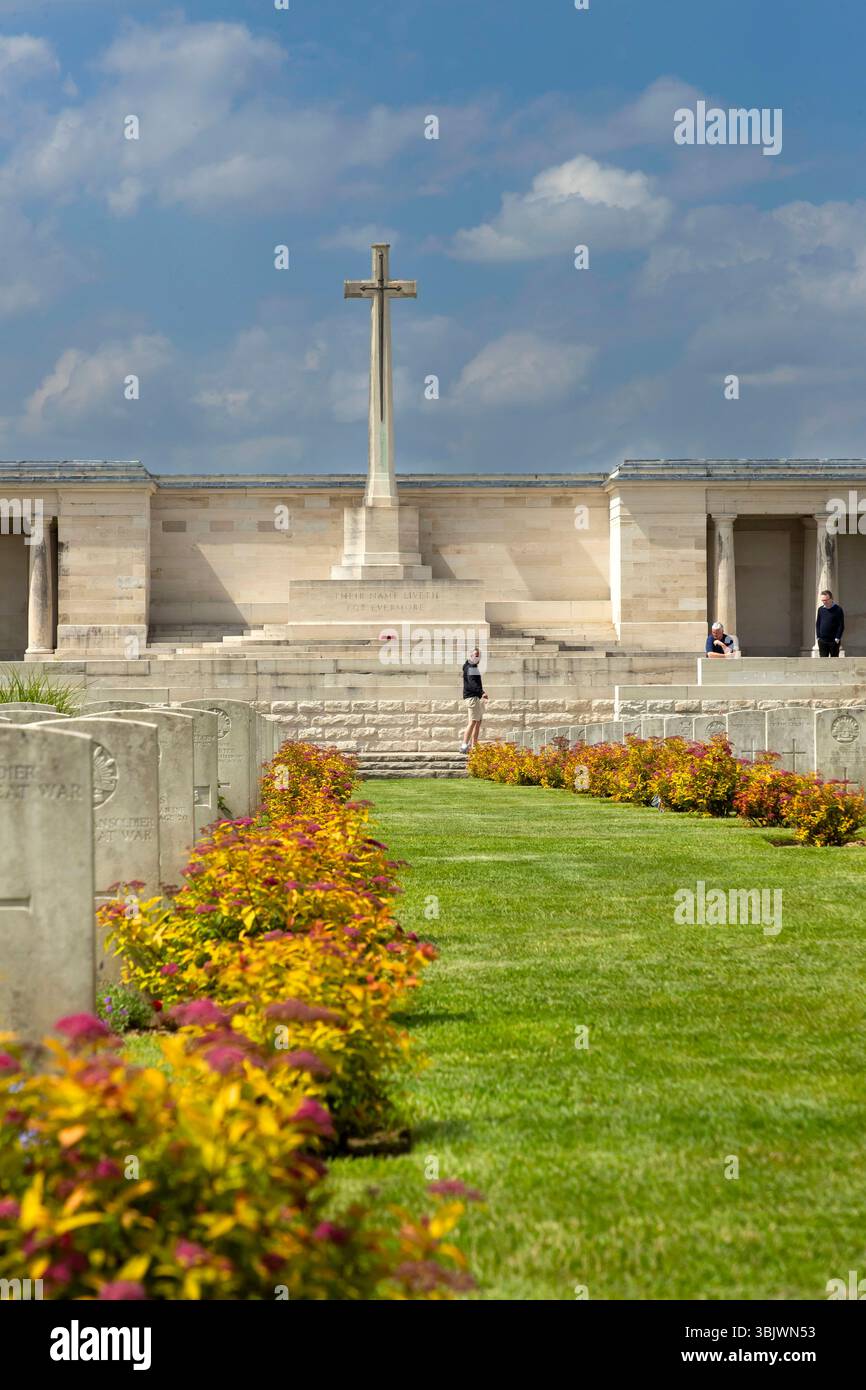 Ovillers-la-Boisselle (Francia settentrionale): Il Pozières Memorial, un cimitero della Commonwealth War Graves Commission n che 2.758 soldati del Commonwealth ar Foto Stock