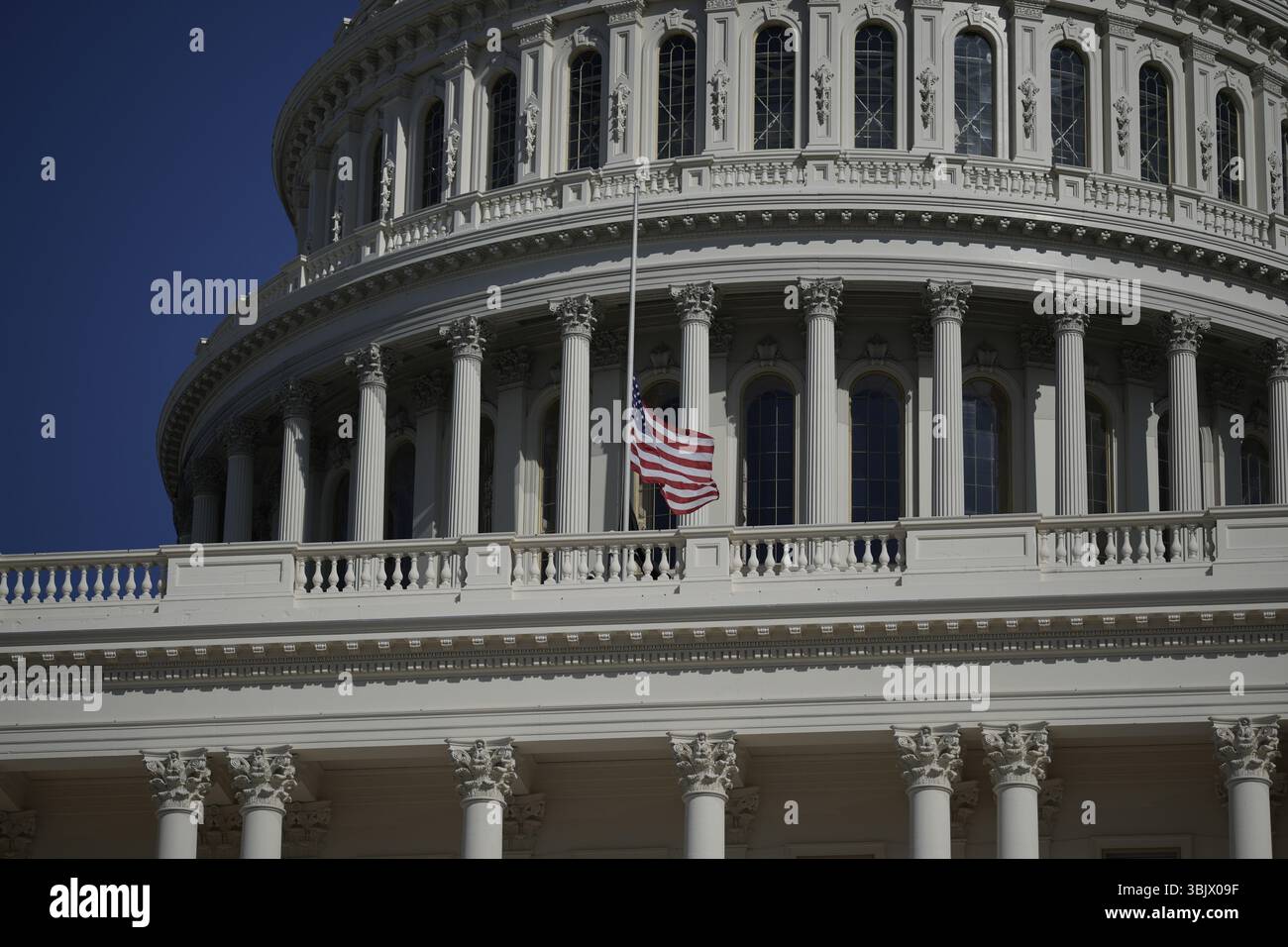 Il Campidoglio. Il monumento del Campidoglio, simbolo del sistema democratico americano. La cupola del Campidoglio sul cielo. Washington, D.C. Congresso degli Stati Uniti. La CA Foto Stock
