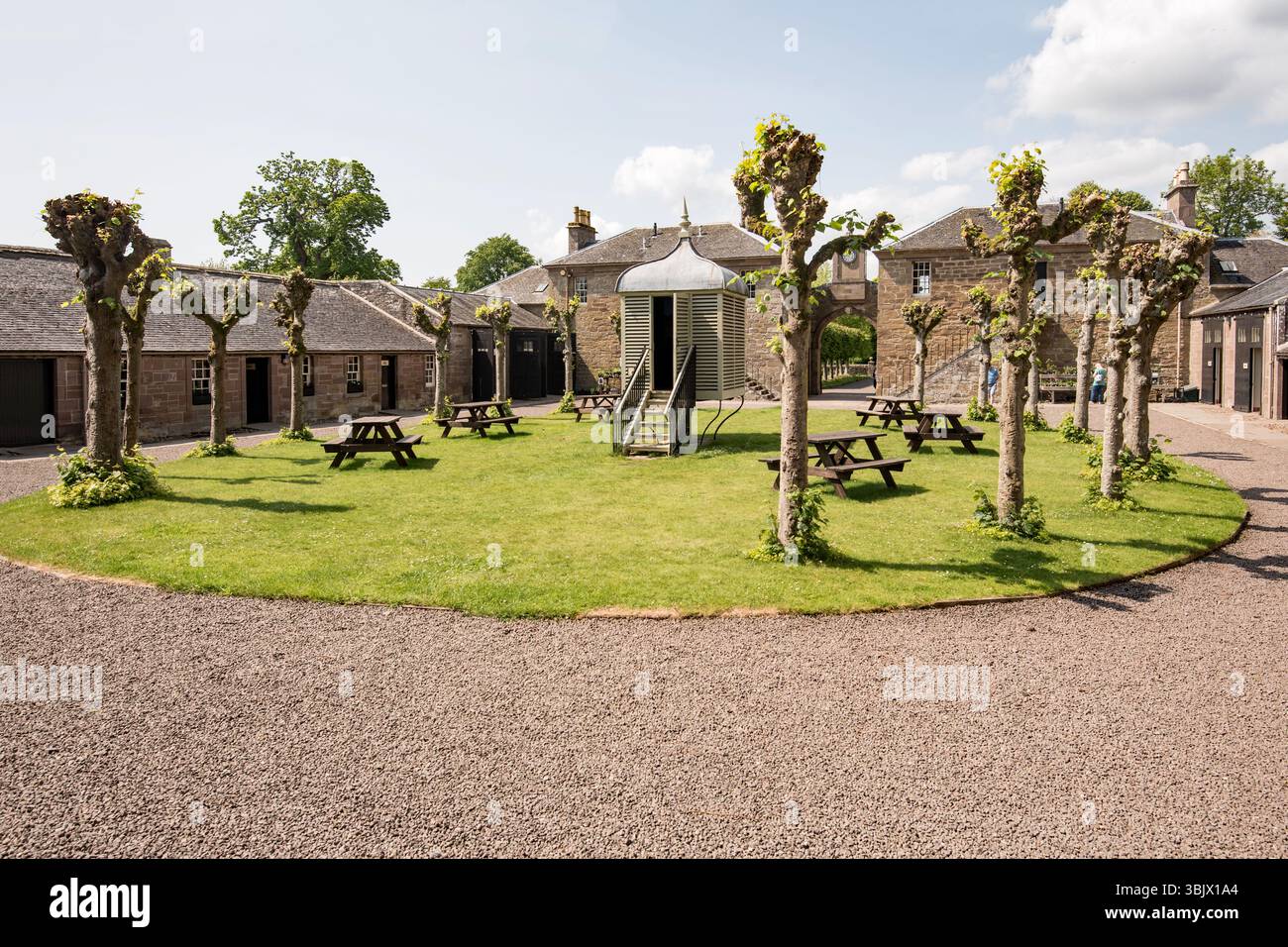 Prima dell'avvento della refrigerazione, la Casa di Dun, come altre grandi case, avrebbe utilizzato una larve, uno spazio fresco e ben ventilato per conservare il cibo. Foto Stock