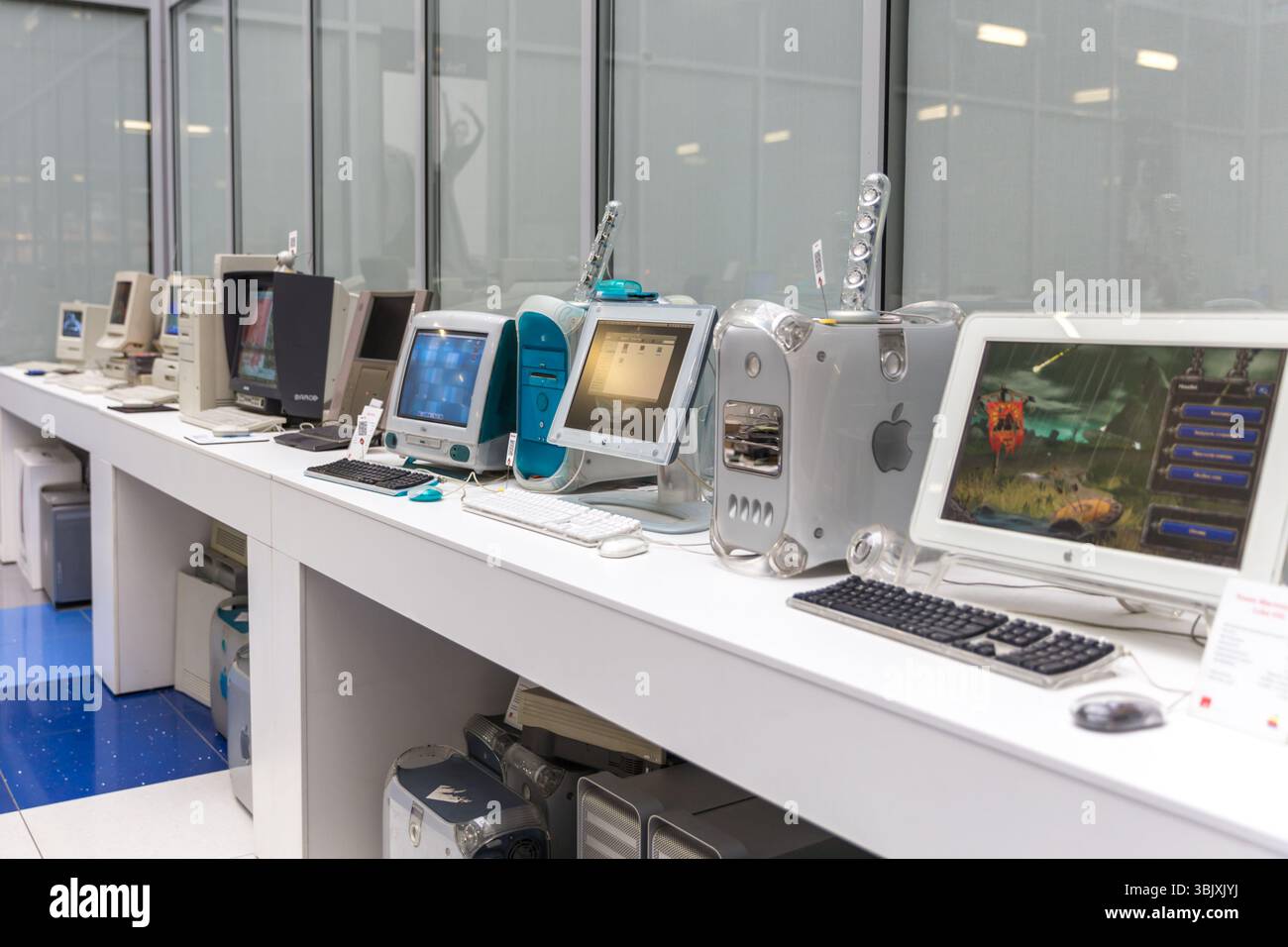 Mosca, Russia - 11 giugno 2018: Vecchia originale computer Apple Mac nel museo a Mosca Russia Foto Stock