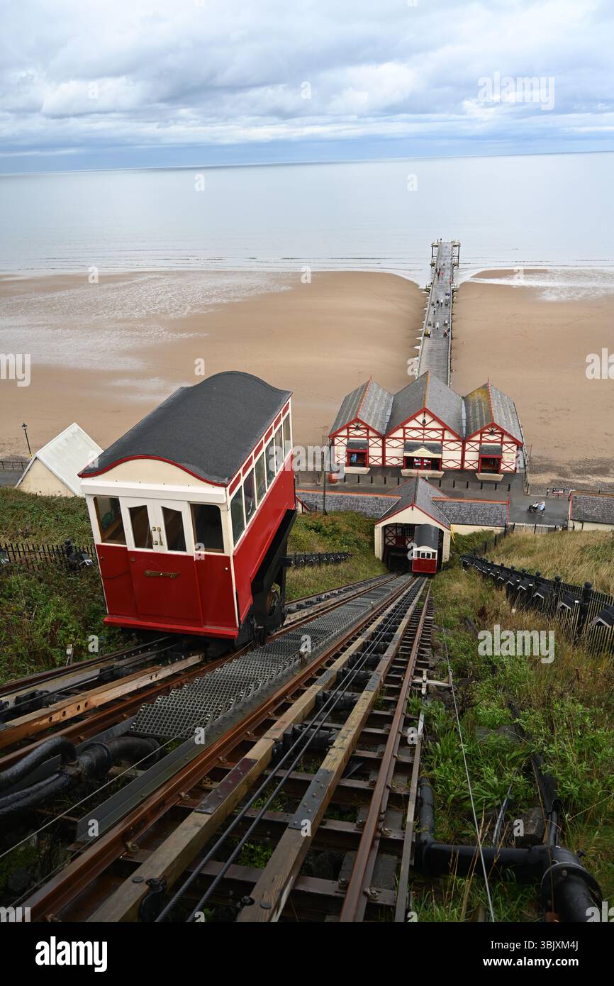 La Saltburn Cliff Lift è una funicolare situata a Saltburn by the Sea, sulla costa del North Yorkshire Foto Stock