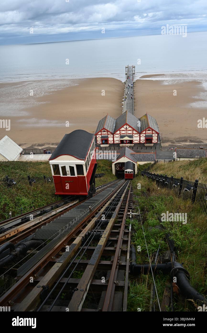 La Saltburn Cliff Lift è una funicolare situata a Saltburn by the Sea, sulla costa del North Yorkshire Foto Stock