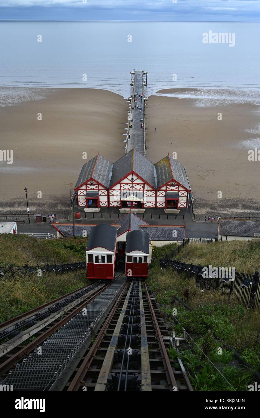 La Saltburn Cliff Lift è una funicolare situata a Saltburn by the Sea, sulla costa del North Yorkshire Foto Stock