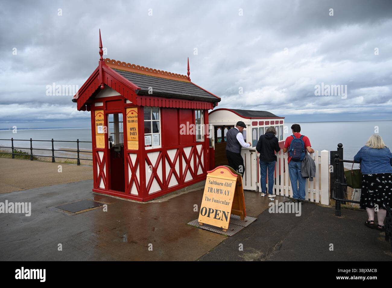 La Saltburn Cliff Lift è una funicolare situata a Saltburn by the Sea, sulla costa del North Yorkshire Foto Stock