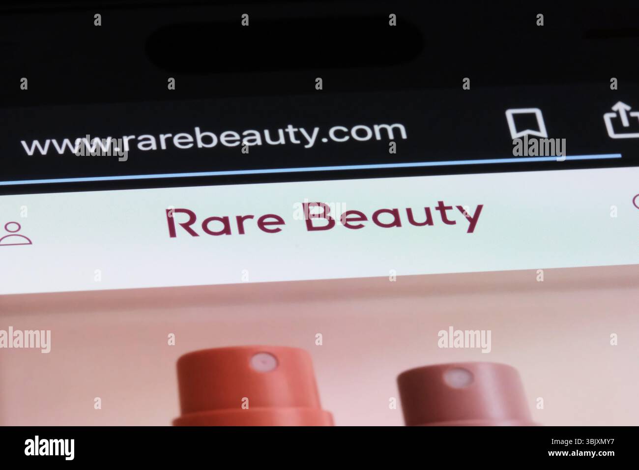 Shanghai, Cina - 12 giugno 2025: Logo del marchio rare Beauty Company sul sito web Foto Stock