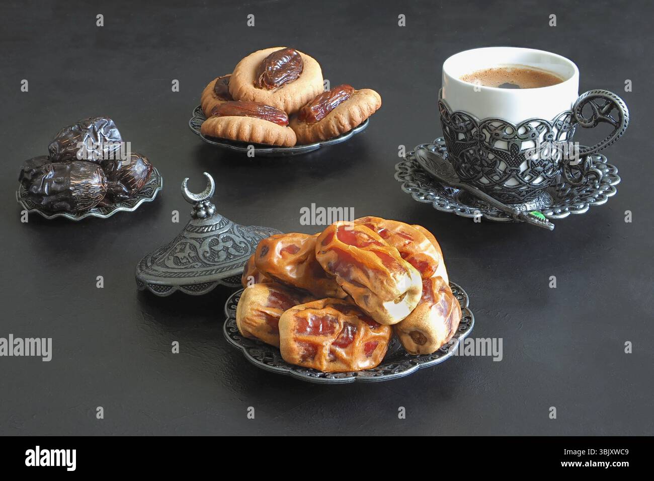 Sfondo dei dolci del Ramadan. Biscotti della festa islamica di El Fitr Foto Stock