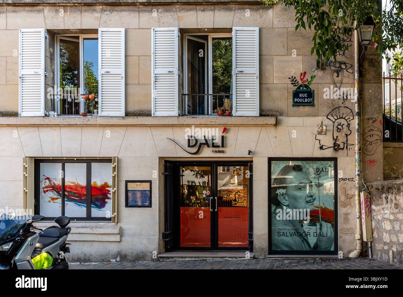 Parigi, Francia, 06.16.2025. L'ingresso al museo Dali a Montmartre, il 18° arrondissement di Parigi Foto Stock