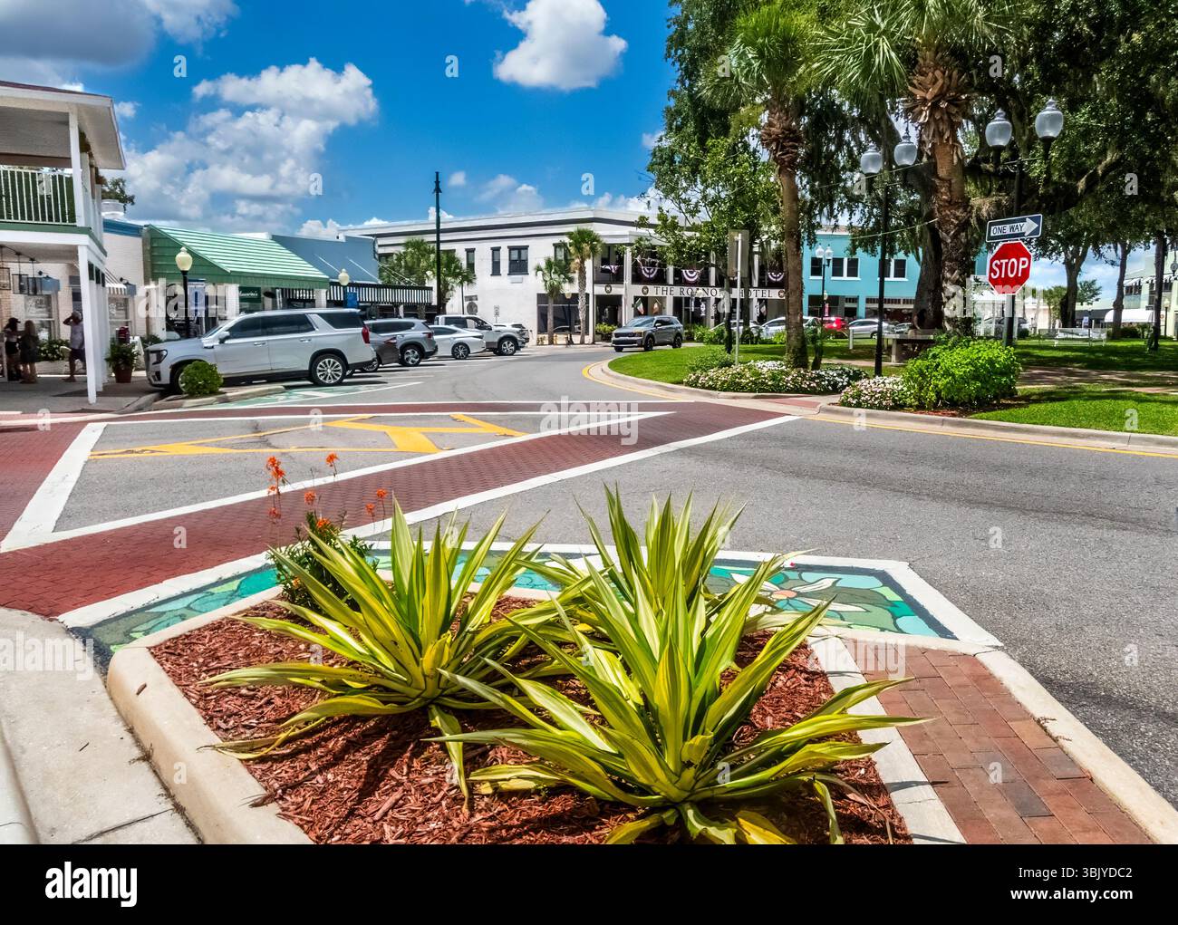 Il centro di Sebring, Florida, dopo lo spettacolo HGTV Home Town Takeover, ha completato la ristrutturazione dell'area del centro città Foto Stock