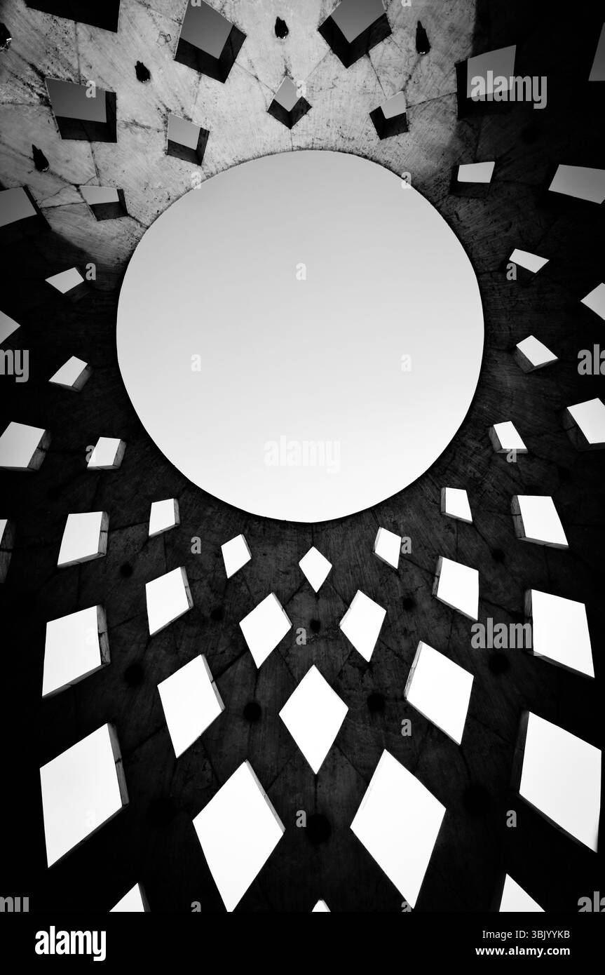 Tetto di un edificio moderno in bianco e nero Foto Stock