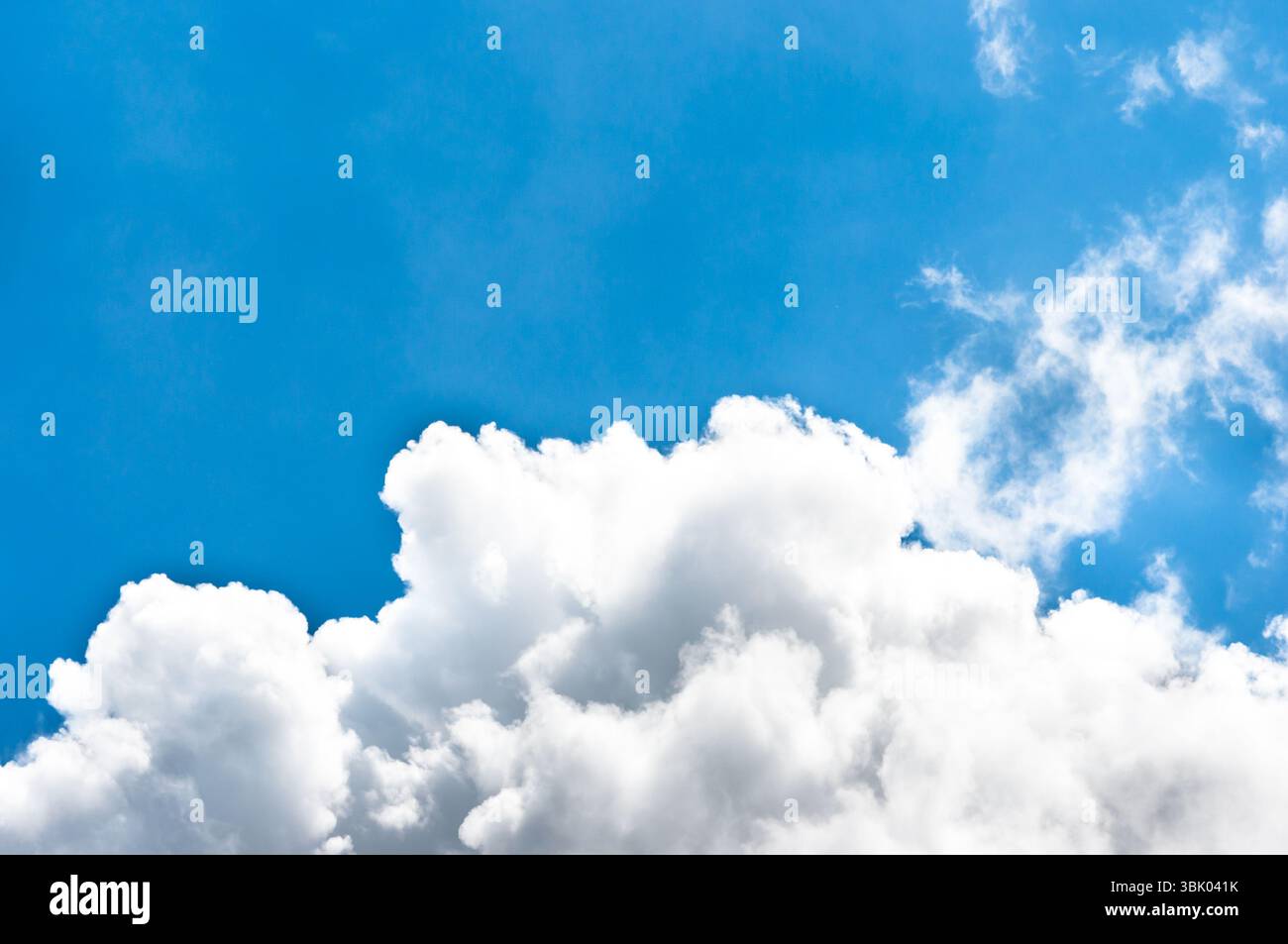 Bellissimo sfondo cielo colorato con nuvole Foto Stock