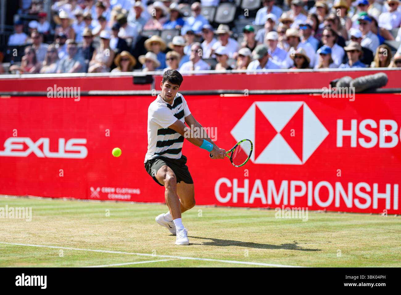 LONDRA, REGNO UNITO giugno, 17: Carlos Alcaraz (EPS) in azione contro Adam Walton (AUS) durante l'ATP 500 il giorno 8 dei Campionati HSBC 2025 al Queen's Club martedì 17 giugno 2025 a LONDRA, REGNO UNITO. Crediti: Taka Wu/Alamy Live News Foto Stock