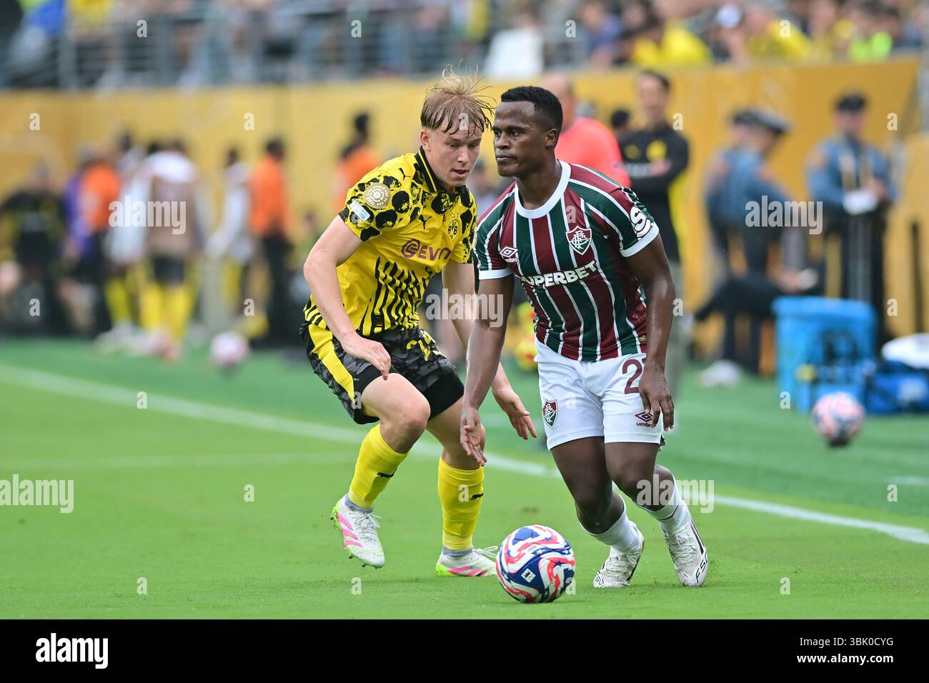 NUOVA maglia (NY), 06/17/2025 - CLUB WORLD CUP/FLUMINENSE X BORUSSIA DORTMUND (GER) - Jhon Arias di Fluminense , durante la partita tra FLUMINENSE X BORUSSIA DORTMUND (GER), valida per il primo round della fase a gironi della Coppa del mondo FIFA Club 2025, tenutasi al MetLife Stadium di New York, nel pomeriggio di questo martedì 17. (Foto: Eduardo Carmim/Alamy Live News) Foto Stock