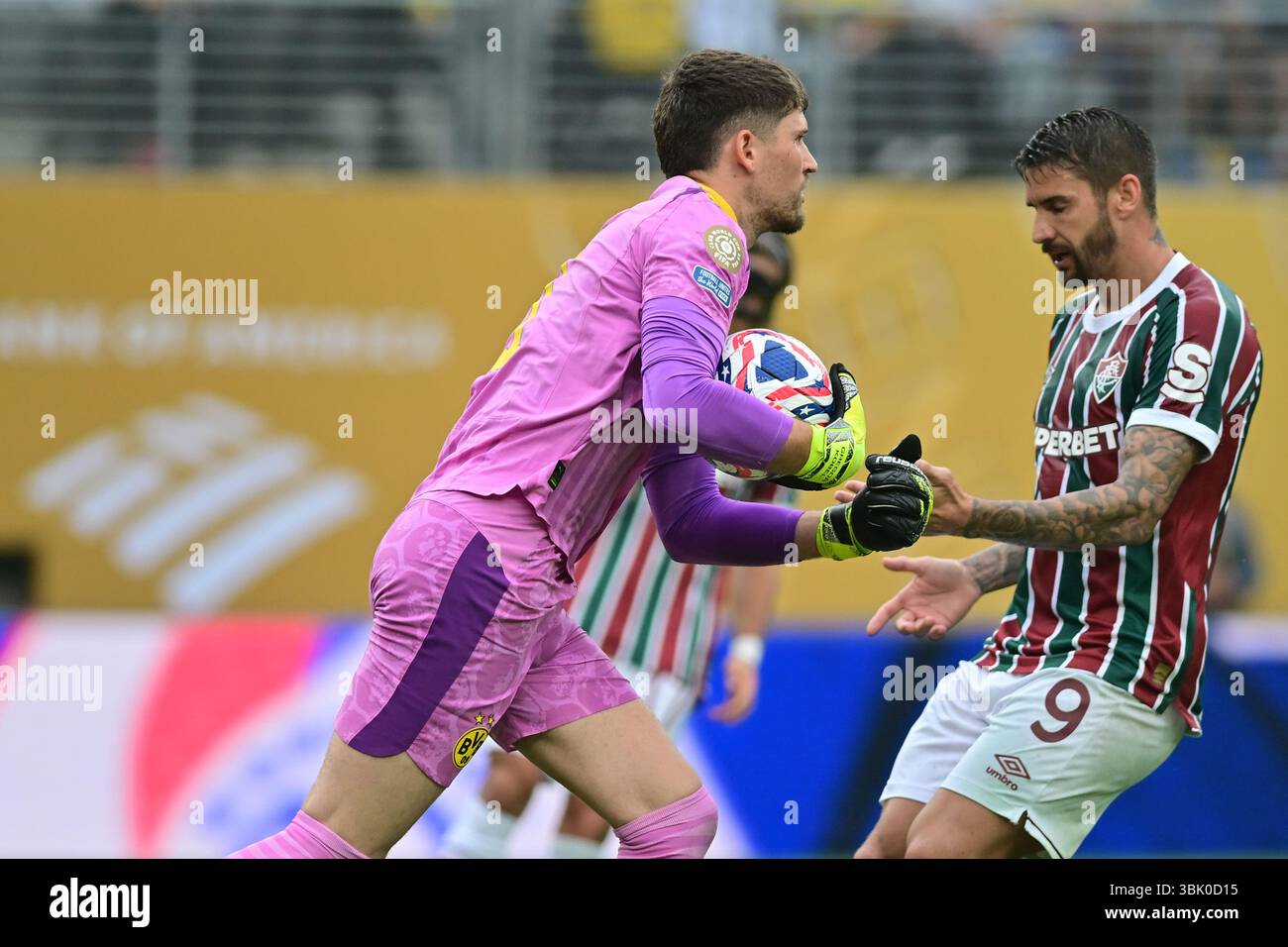 NUOVA maglia (NY), 06/17/2025 - CLUB WORLD CUP/FLUMINENSE X BORUSSIA DORTMUND (GER) - Kobel da Borussia Dortmund (GER) , durante la partita tra FLUMINENSE X BORUSSIA DORTMUND (GER), valida per il primo round della fase a gironi della Coppa del mondo FIFA Club 2025, tenutasi al MetLife Stadium di New York, nel pomeriggio di questo martedì 17. (Foto: Eduardo Carmim/Alamy Live News) Foto Stock