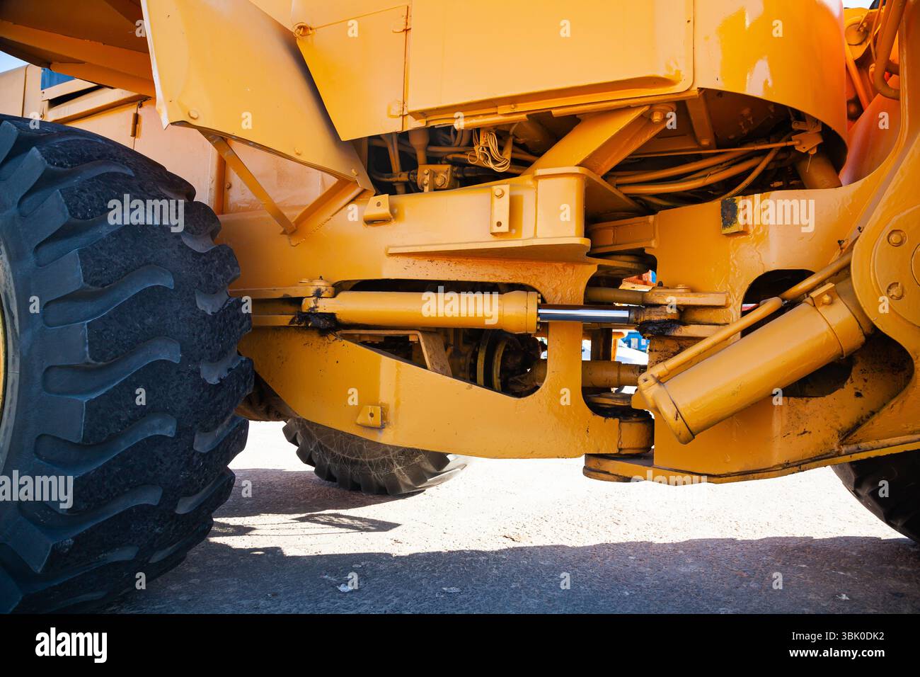 Caricatore bulldozer frontale. Primo piano dell'escavatore giallo. Foto Stock