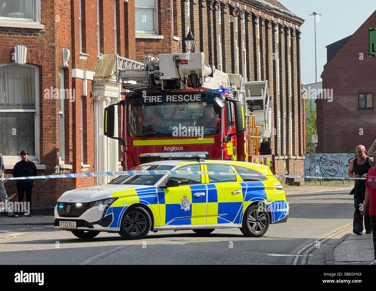 Lincoln South Fire and Rescue Aerial Ladder Platform che ha partecipato a un incidente - Immagine stock catturata con smartphone
