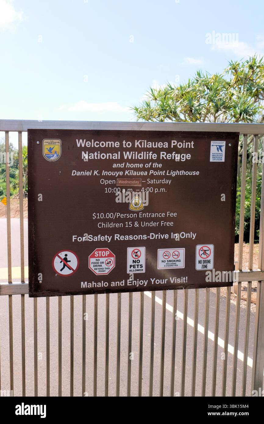 Cartello all'ingresso per il Kilauea Point National Wildlife Refuge a Kauai, Hawaii; colonie nidificanti di uccelli marini vicino al faro di Kilauea. Foto Stock