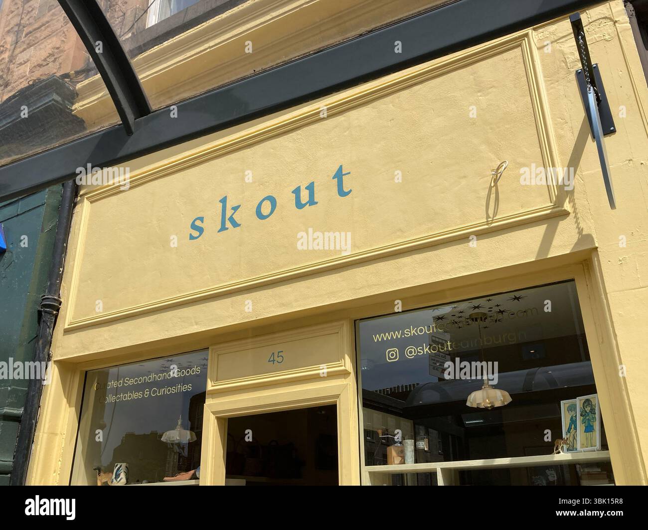 Skout, articoli di seconda mano, oggetti da collezione e curiosità, Stockbridge, Edimburgo, Scozia - Immagine stock catturata con smartphone