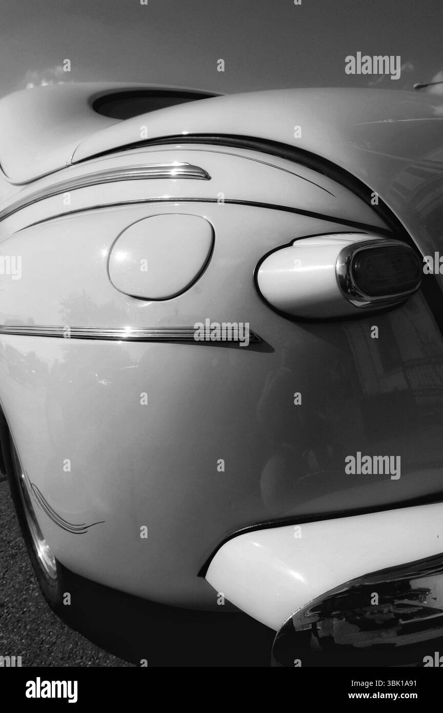 Parafango posteriore di una Mercury Eight Classic Car in bianco e nero Foto Stock