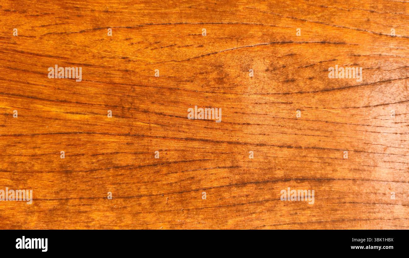 Primo piano di texture in legno naturale con calde tonalità marroni e motivi a grana visibili Foto Stock