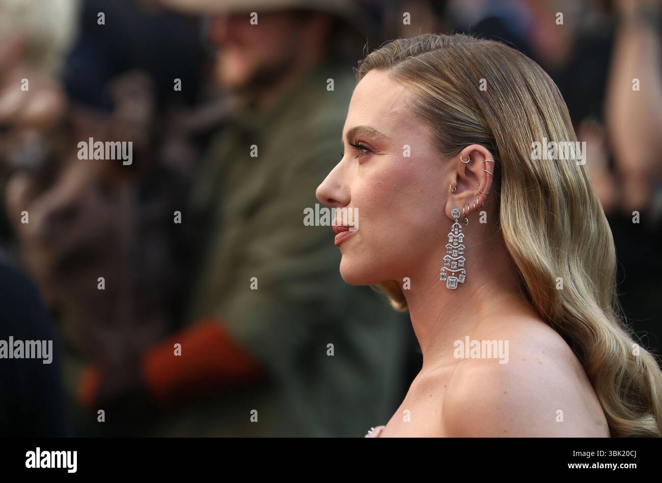 Scarlett Johansson partecipa alla prima mondiale Jurassic World Rebirth all'Odeon Luxe Leicester Square il 17,2025 giugno a Londra, Inghilterra. Foto Stock