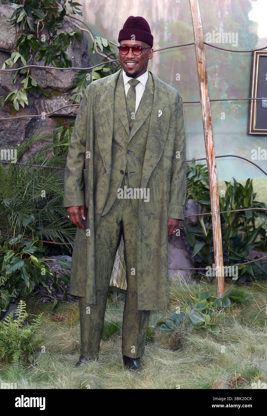 Mahershala Ali partecipa alla prima mondiale Jurassic World Rebirth all'Odeon Luxe Leicester Square il 17 giugno 2025 a Londra, Inghilterra. Foto Stock