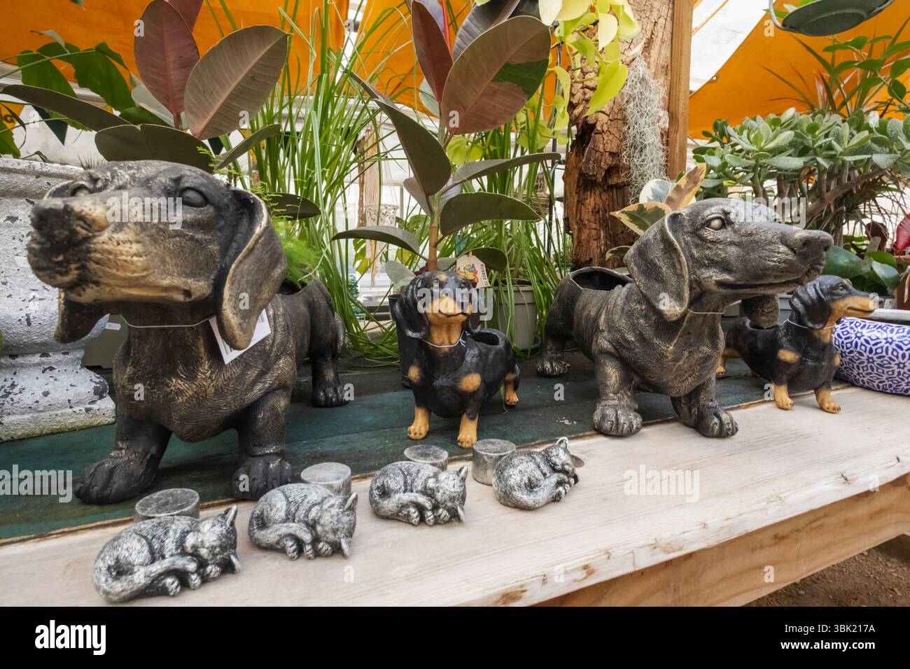 Inghilterra, Somerset, Bath, Royal Victoria Park, The Urban Garden, esposizione di portapiante a tema animale Foto Stock