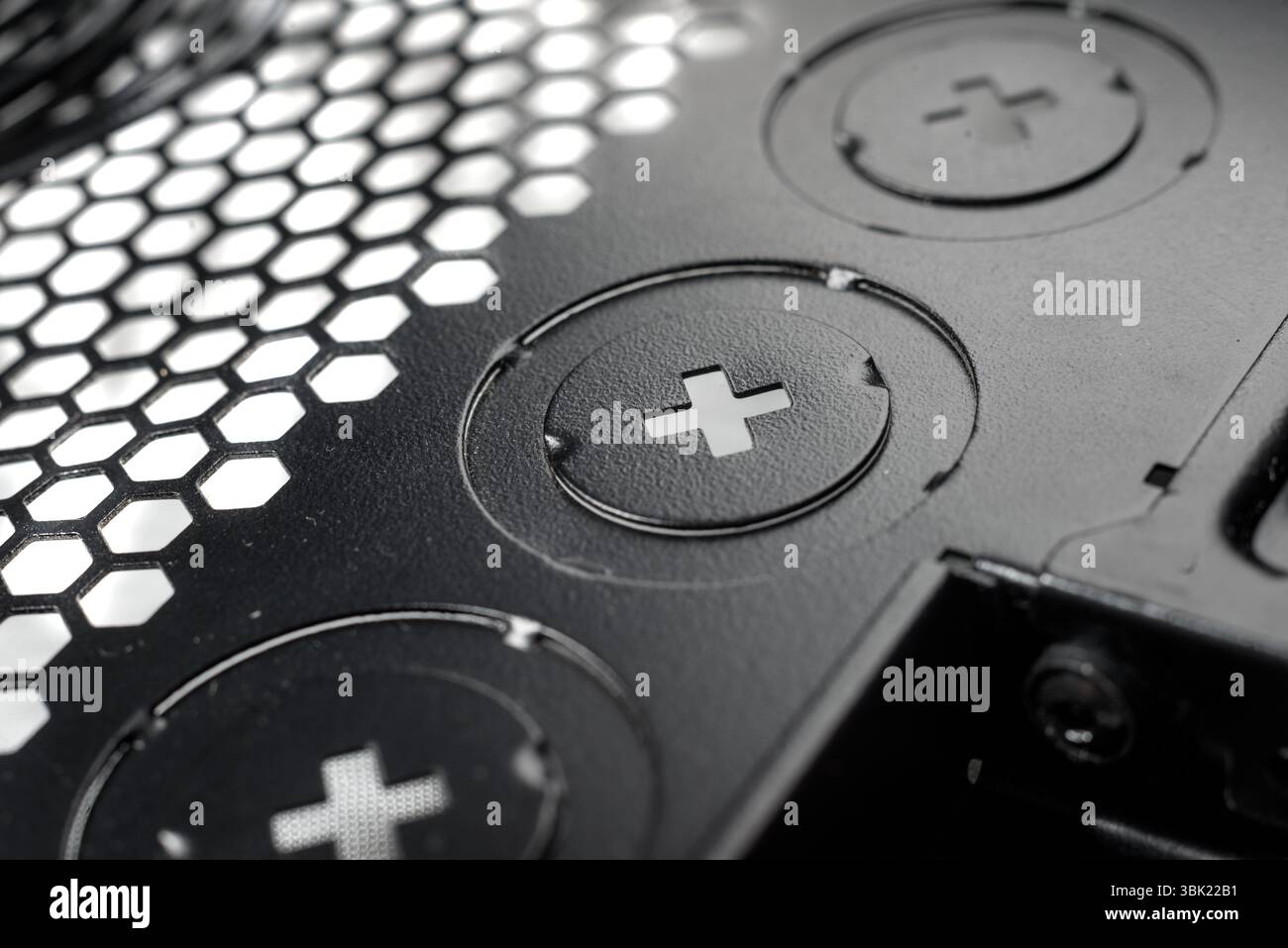 Primo piano della superficie in acciaio nero di una macchina Foto Stock