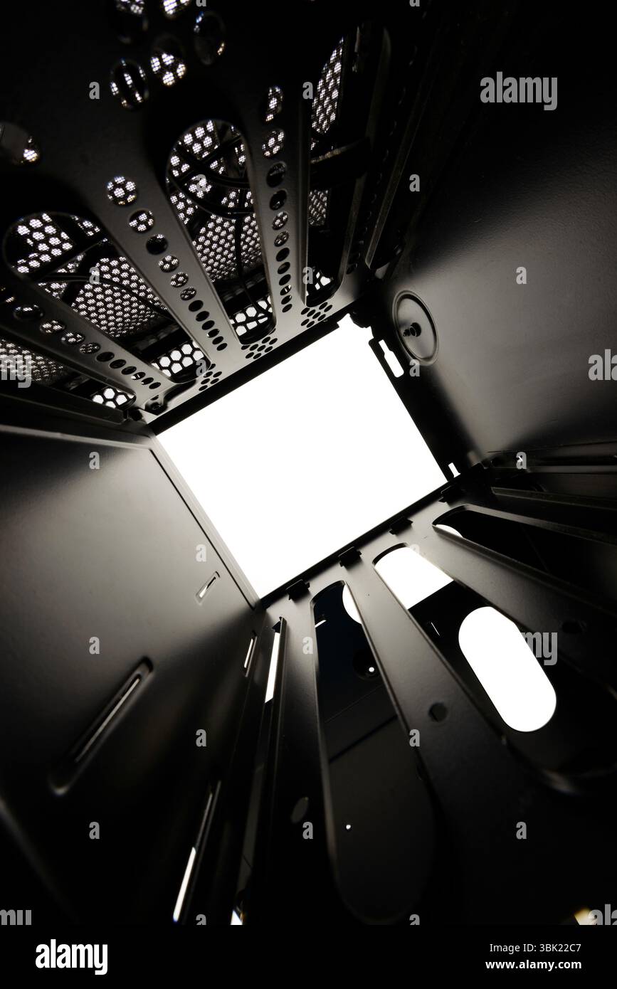 Primo piano della superficie in acciaio nero di una macchina Foto Stock