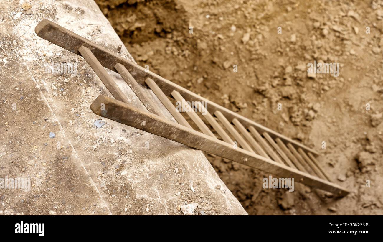Grande scala gialla in interni industriali foto Foto Stock