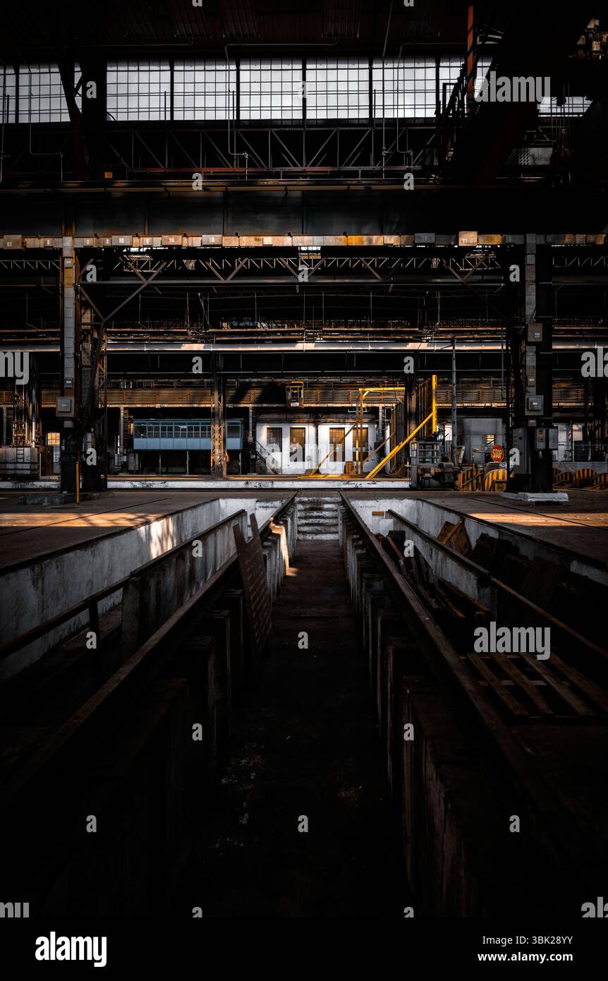 Industrial interior di un vecchio edificio in fabbrica Foto Stock