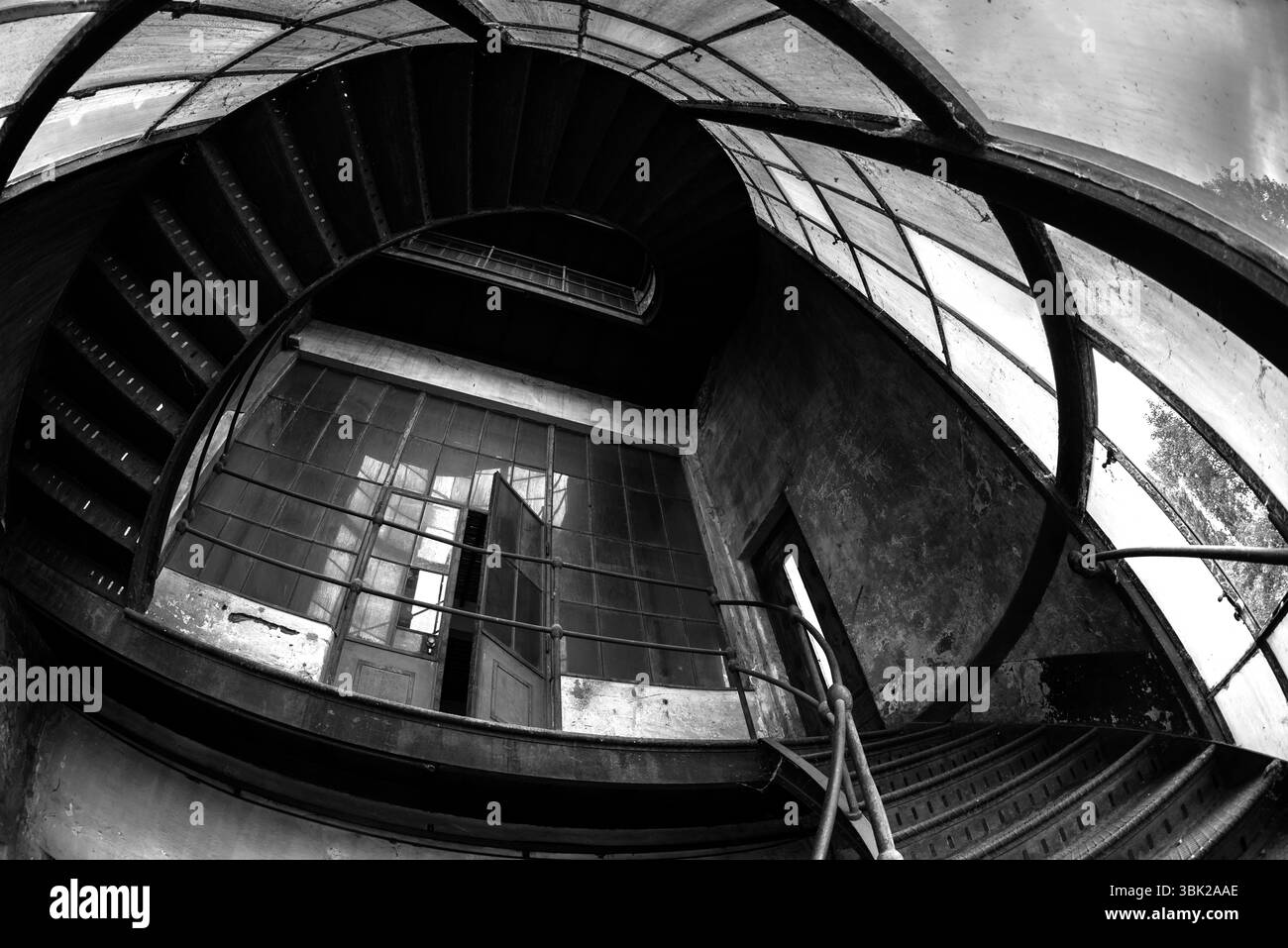 Scala industriale andando fino alla torre Foto Stock