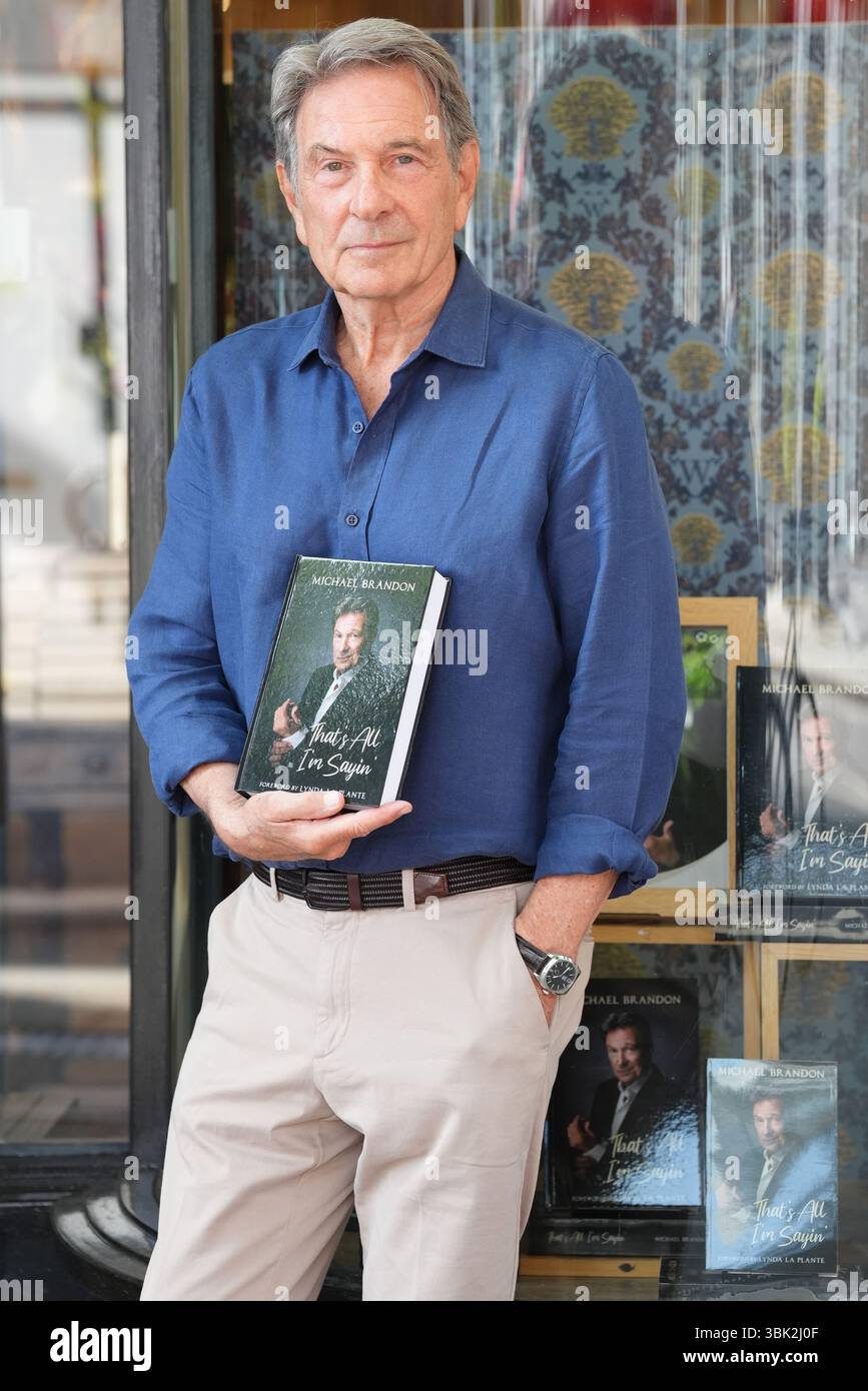 L'attore Michael Brandon, protagonista della serie televisiva degli anni '1980 Dempsey e Makepeace, al lancio della sua autobiografia "That's All i'm Say", a Waterstones, nel centro di Londra. Data foto: Martedì 17 giugno 2025. Foto Stock