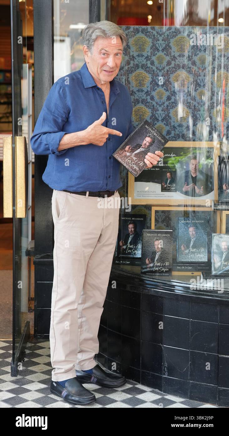 L'attore Michael Brandon, protagonista della serie televisiva degli anni '1980 Dempsey e Makepeace, al lancio della sua autobiografia "That's All i'm Say", a Waterstones, nel centro di Londra. Data foto: Martedì 17 giugno 2025. Foto Stock